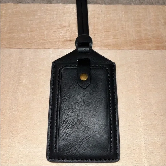 ⭐️SALE⭐️ Fossil Wallet & Luggage Tag Set - Picture 6 of 7